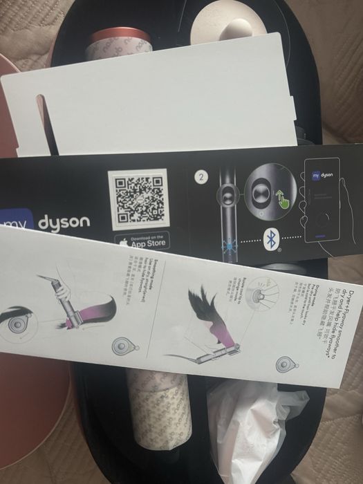 Dyson стайлер цвет сакура