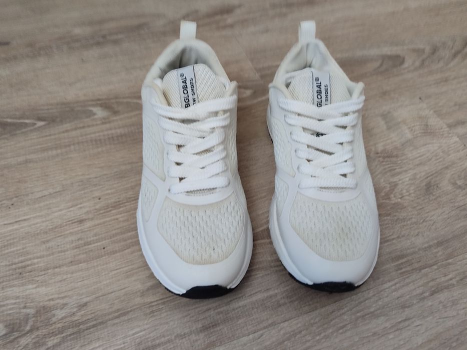 Продам кроссовки