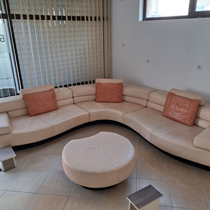 Качествен диван естествена кожа + табуретка на колелца