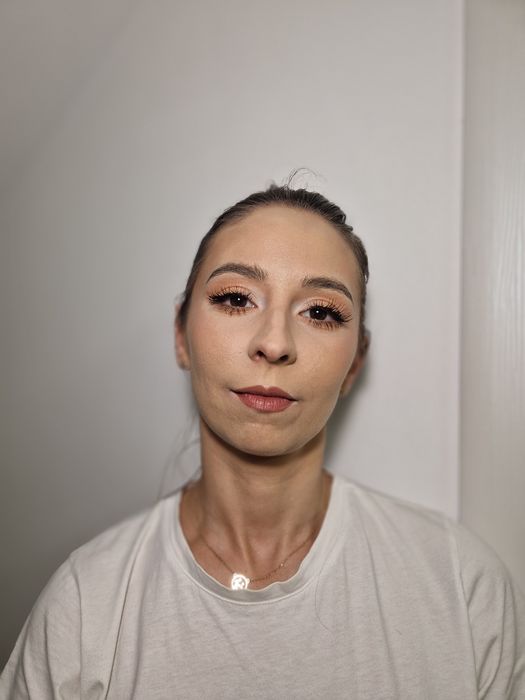 Servicii Make-Up – La mine sau la tine acasă!