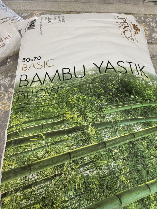 Продам одеало подушки покрывпло на большую        Полкровать полотенце