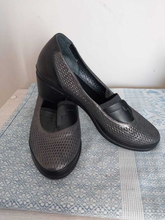 Продам женские туфли