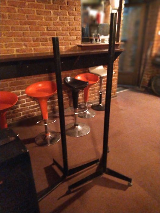 Vând boxe Hollywood ,1000 W ,stare perfecta ,cu stative ,det tel