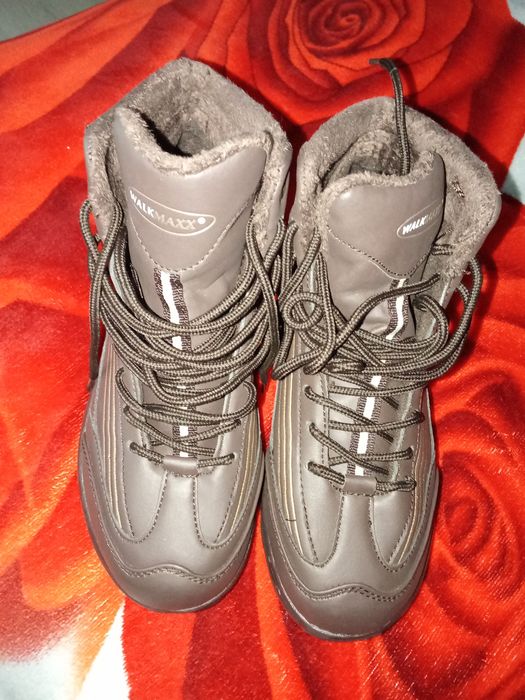 Ghete damă noi Wallmax.