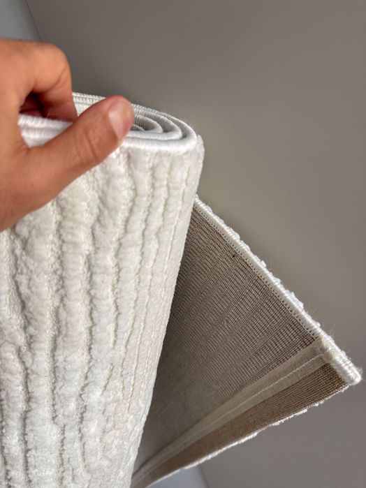 Covor ivory/crem texturat 150 × 230 cm – stare foarte buna