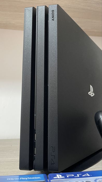 Vand PS4 Pro 1 TB
