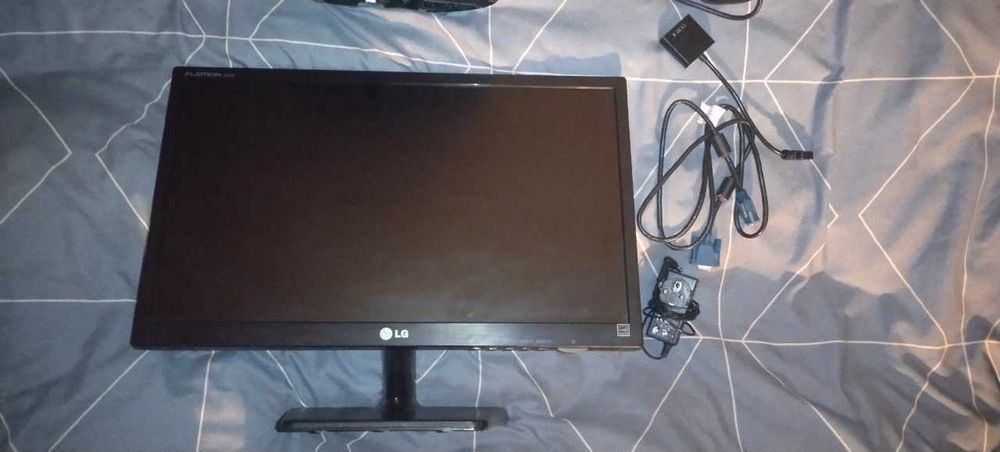 Продаётся монитор LG E2242CA