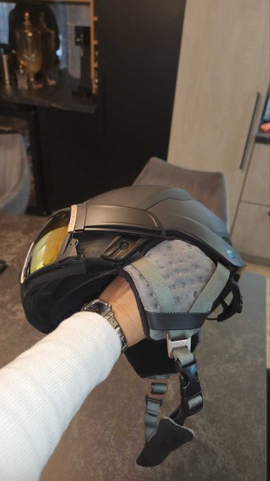 ски каска с вградена маска