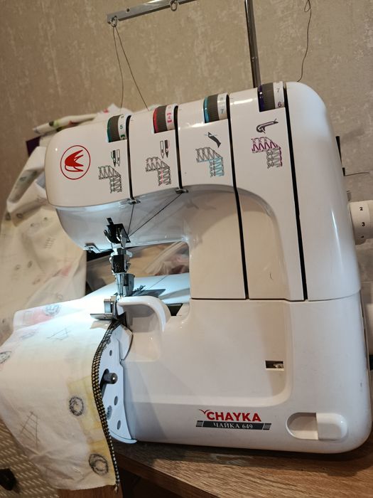 Продам оверлок Чайка