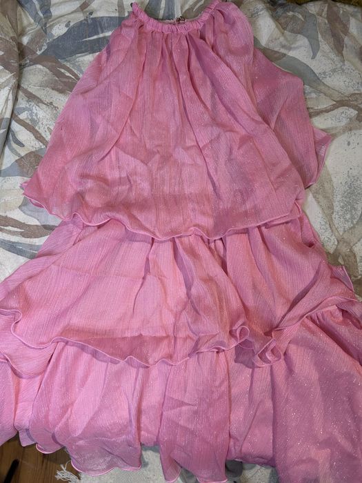 Къса розова рокля