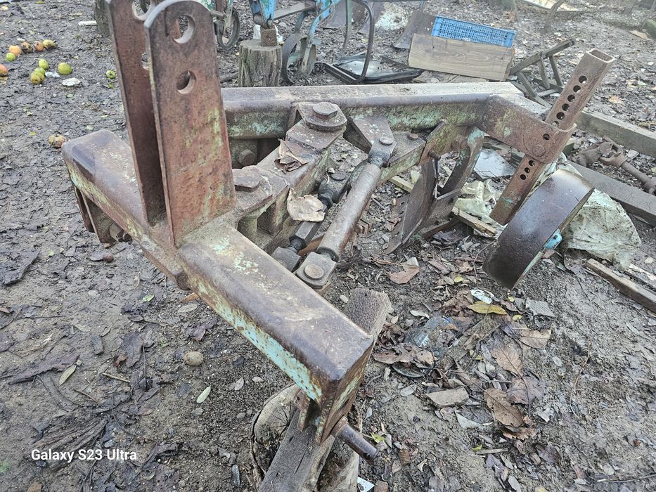 De vânzare ,freză 7 000 lei ,plug 2000 lei ,bazin stropit 2500 lei,prășitoare,+(bilonat)1500 lei prețurile sunt ușor neg la unele utilaje