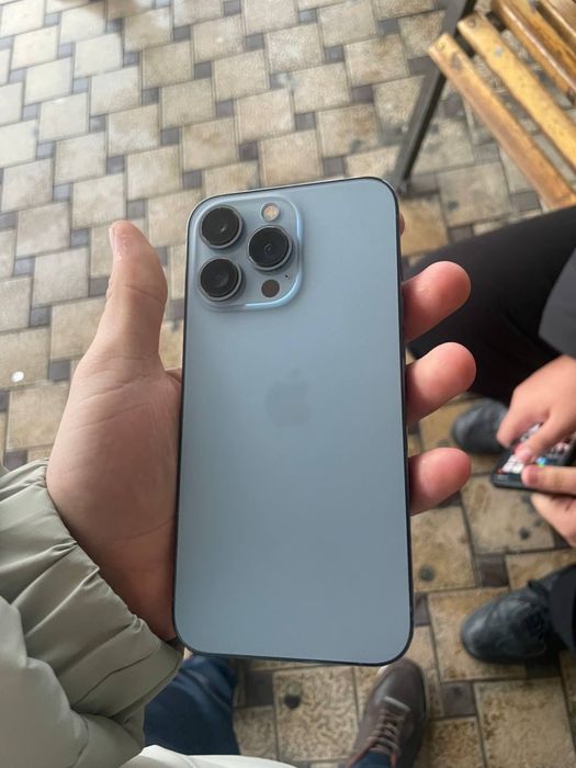 Iphone 13 pro shshasi singan boshqa aybi yoq 77% yomks 128 GB ochilmab