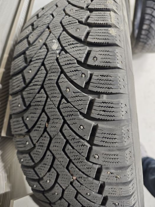 Продам резину R 17 215/55