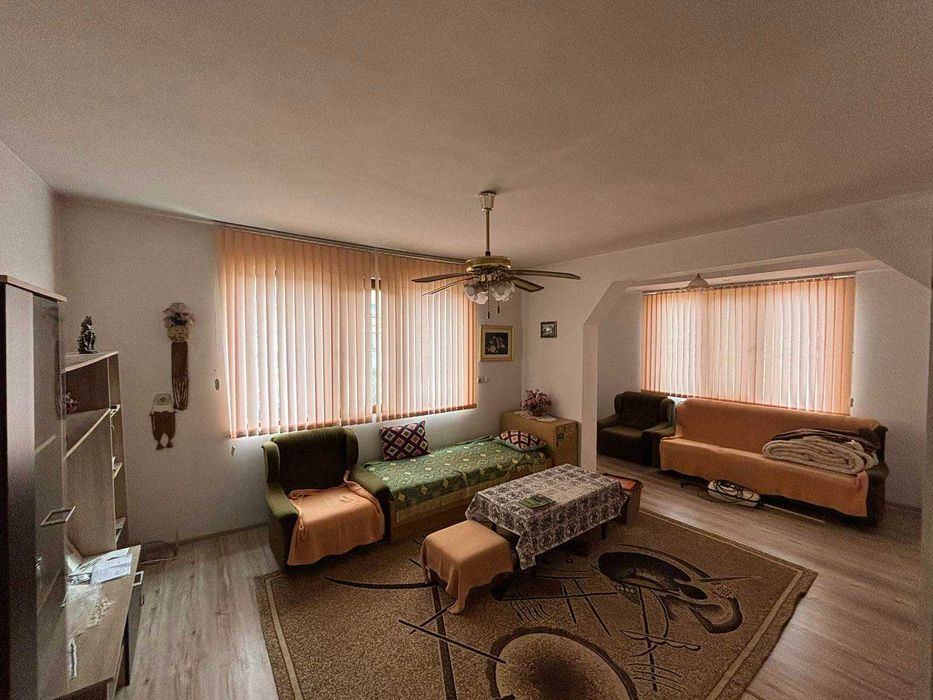 ЕТАЖ от КЪЩА с РЗП 110 кв.м, двор 320 кв.м, град Карлово