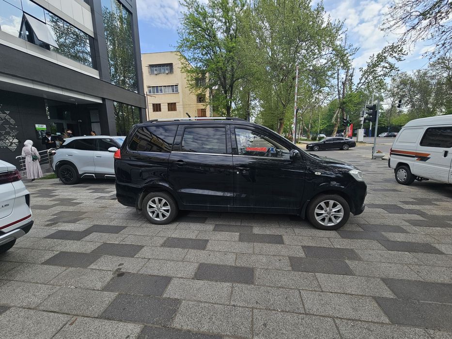 Dongfeng Glory 330S