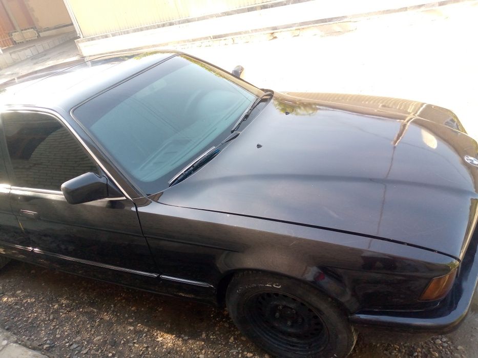 Bmw e32 chorni bumer