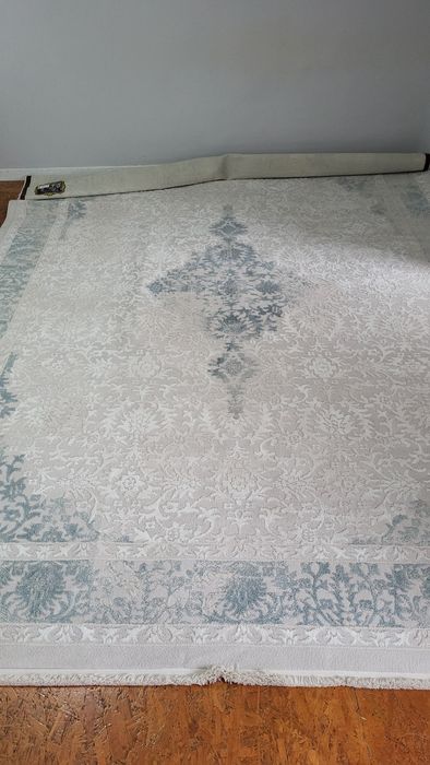 Продам ковёр  красивый плотный, постираный