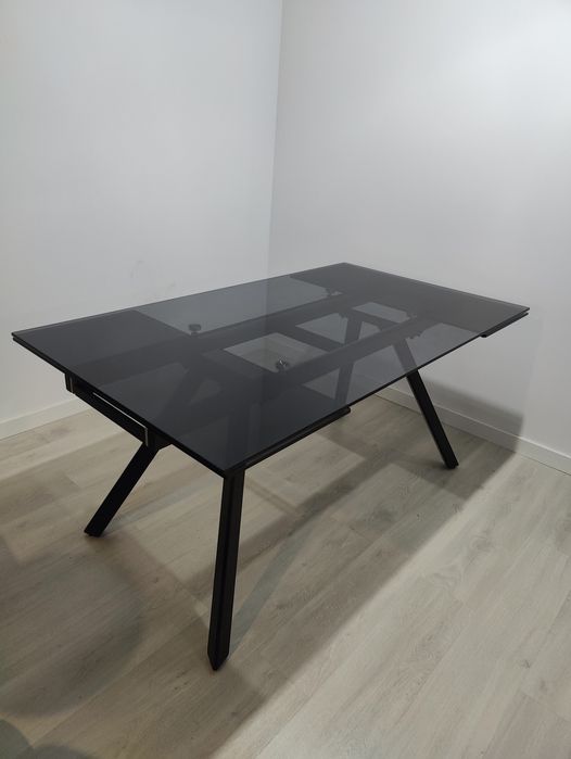 Masa extensibila sticla securizata fumurie + cadru metalic negru (240 cm)