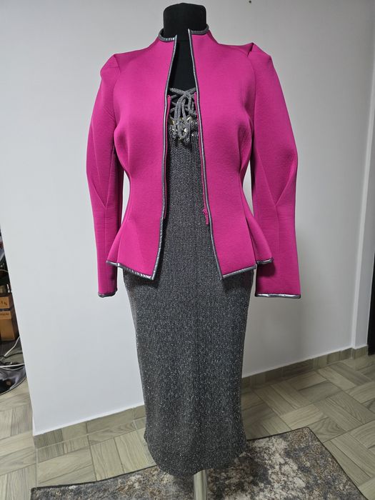 Rochie argintie cu paiete,o rochie strălucitoare cu design elegant