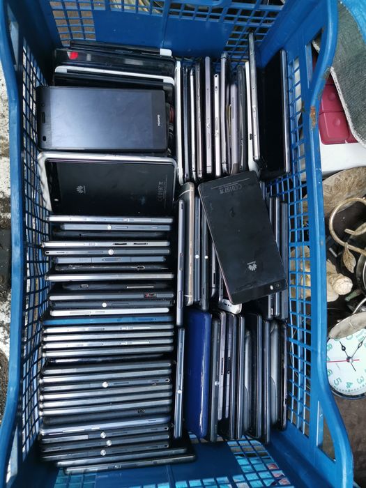 Vănd telfone noi