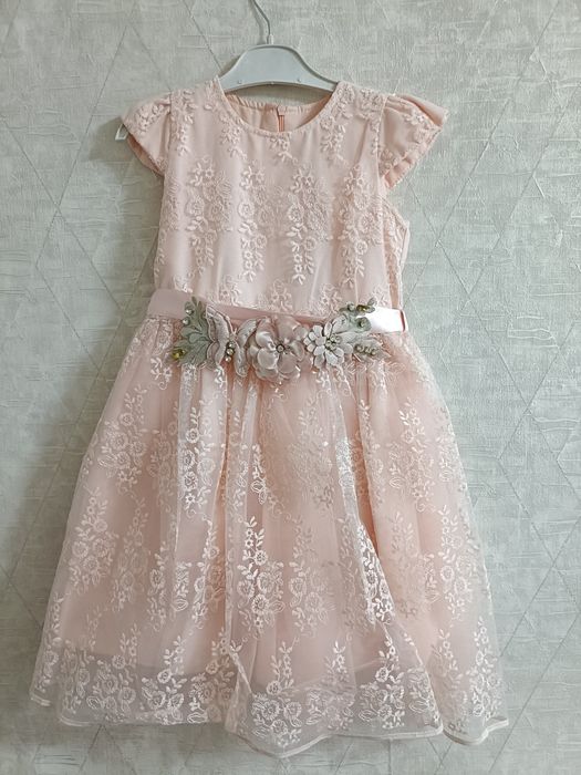 Платья нарядные для девочек 3 штуки