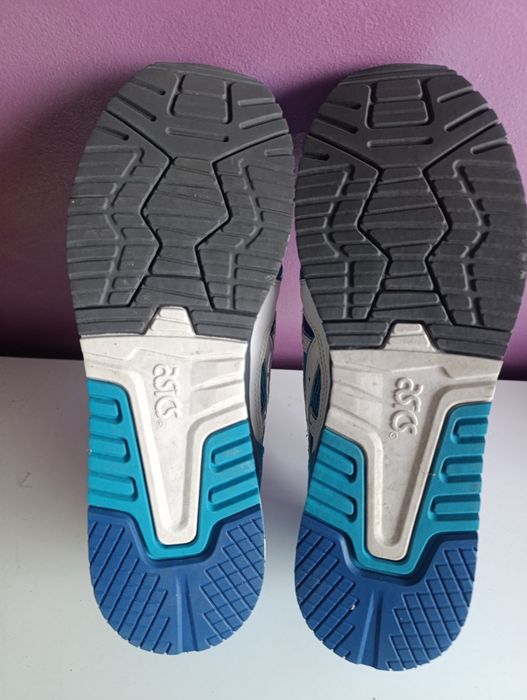 Маратонки  Asics