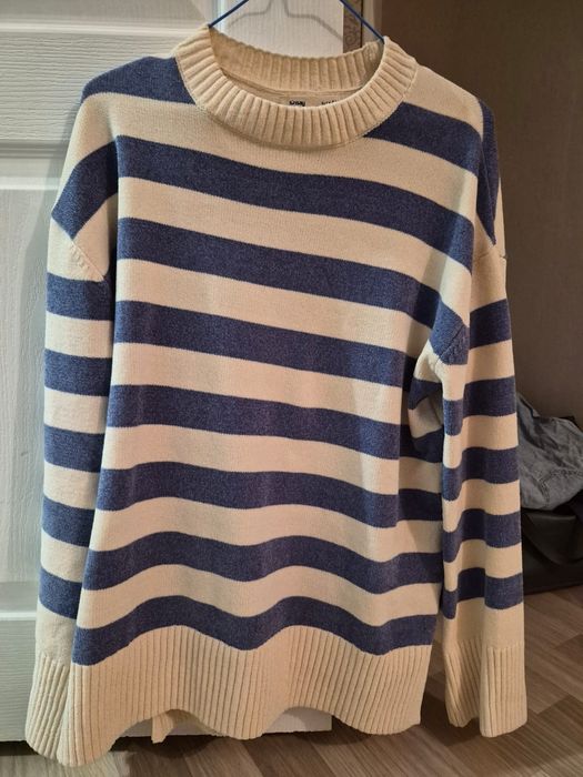 Свитер в полоску (M)