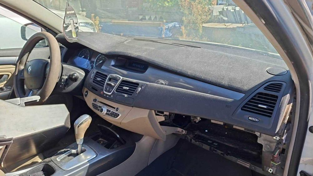 Dezmembrez Renault Laguna 3 Hatchback - 2.0 Diesel Din 2010 - Cutie Automata - M9R-E8
