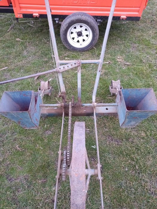 Vând utilaje agricole pentru cal