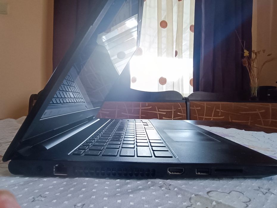 Laptop cu proc. i3-gen a 5-a  ,8gb ddr
