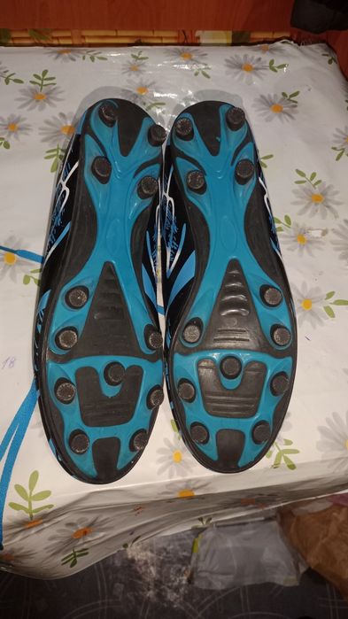 Бутсы новые размер 42 или 43