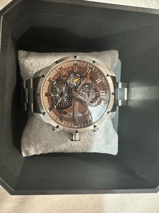 Часовник Police neist