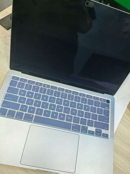 Macbook air 13- inch М1