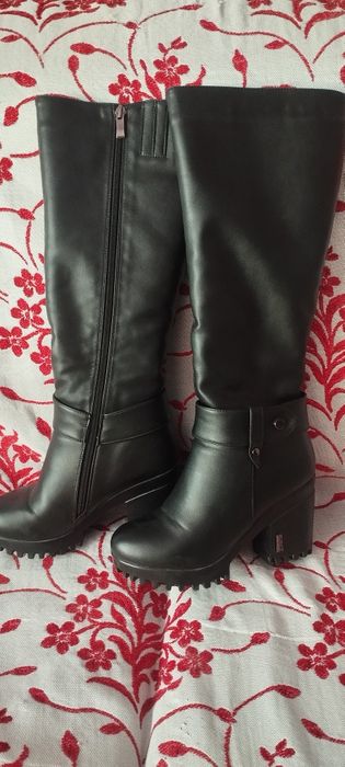 Продаются зимние сапоги