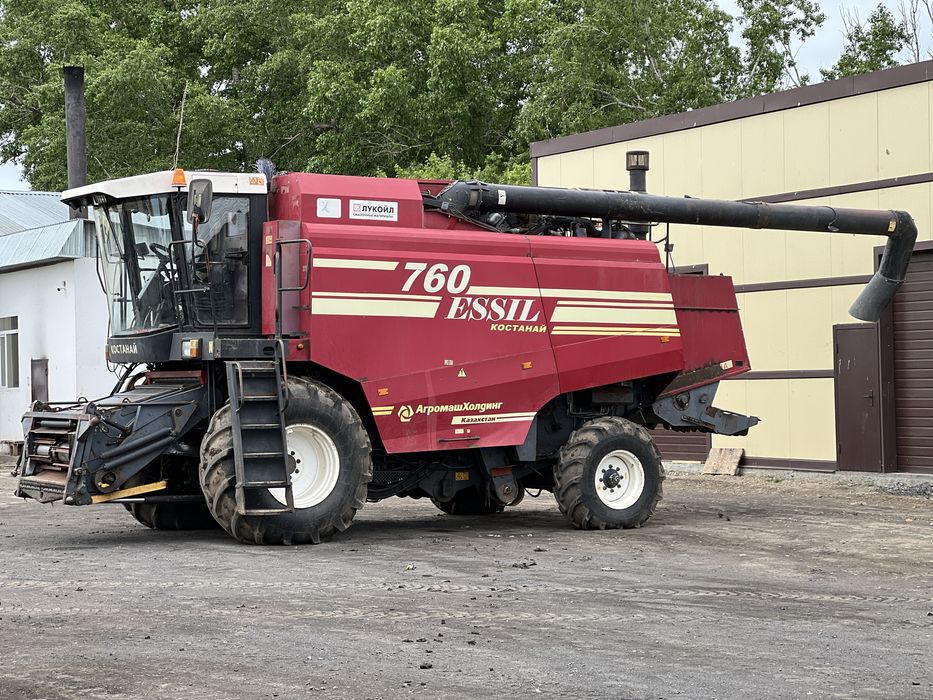 Комбайн Есиль 760