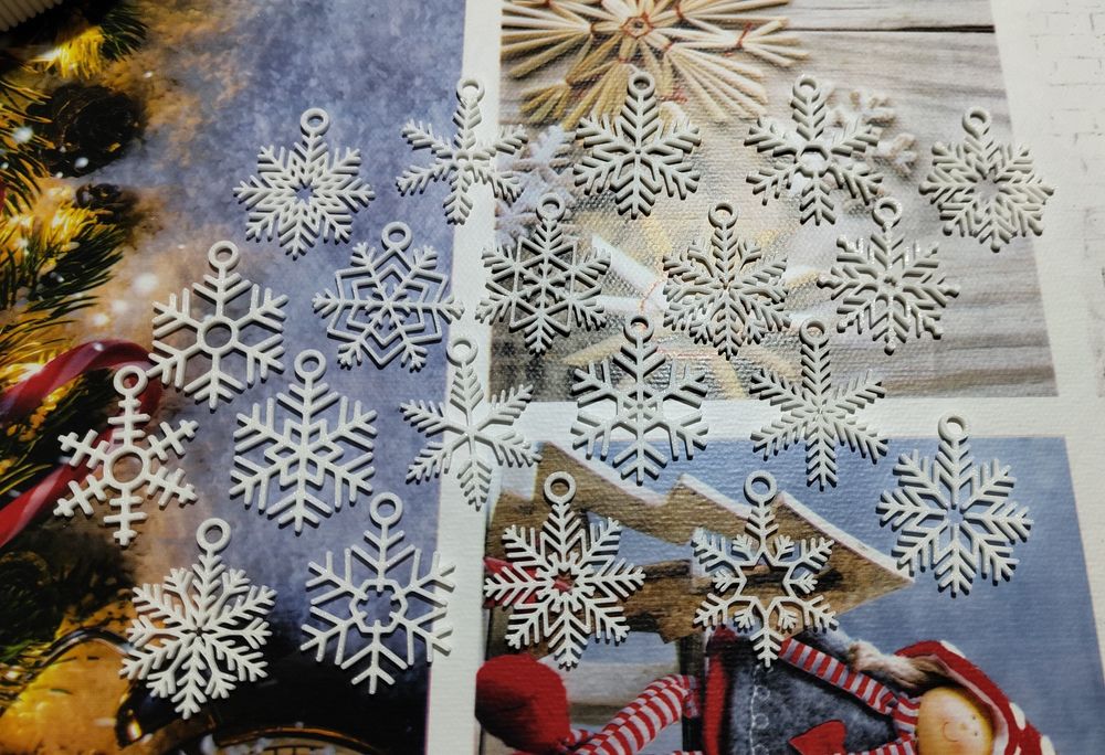 Коледна украса и стойки за свещи