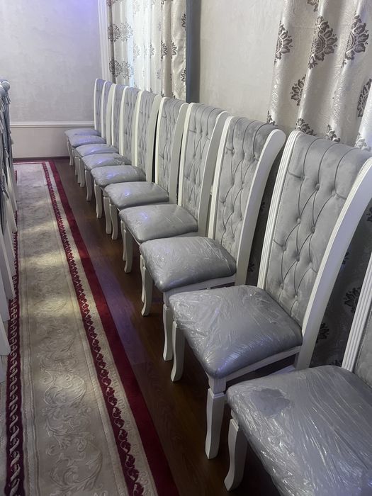 Продается стол и стулья