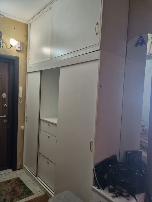 Продам шкаф в прихожую