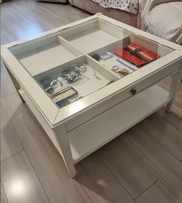 Măsuță cafea albă cu sticlă și sertar, living, stare bună