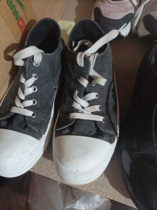 Обувки спортни и запазени