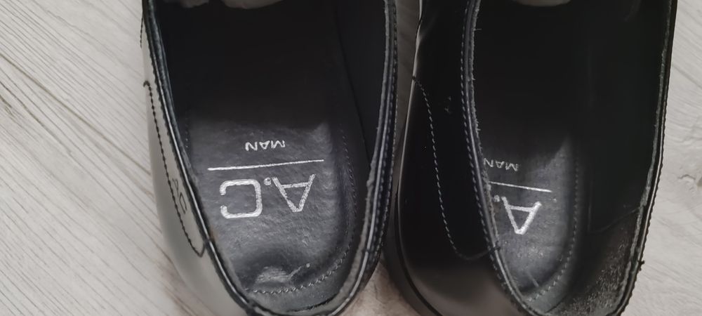 Vând pantofi  piele mărimea 42