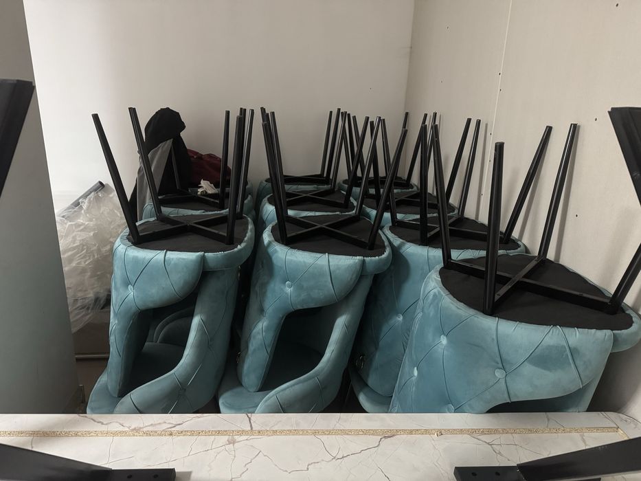 Продаю столы и стуля для кафе