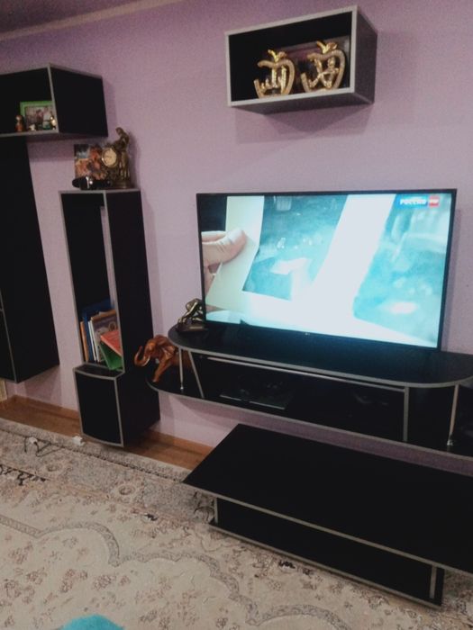 Полки для гостиной