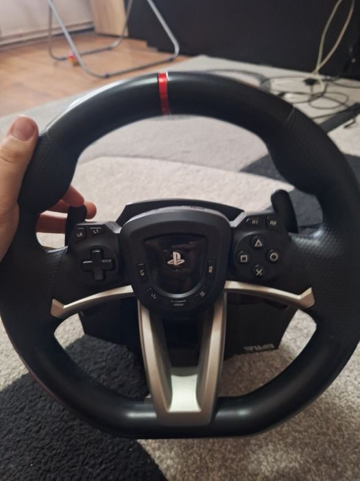Vând volan și pedale de ps5 ps4 și pc