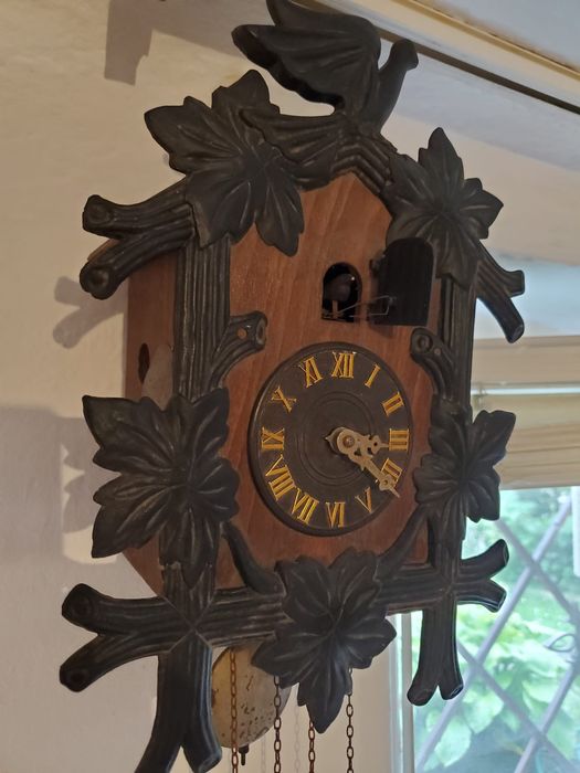 Ceas cu cuc din lemn
