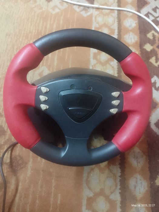 Vând volan gaming funcțional