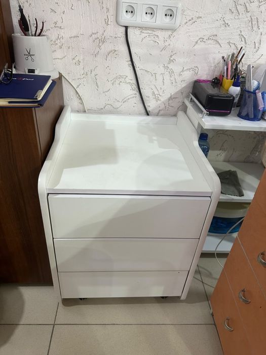 Продам тумбочку.