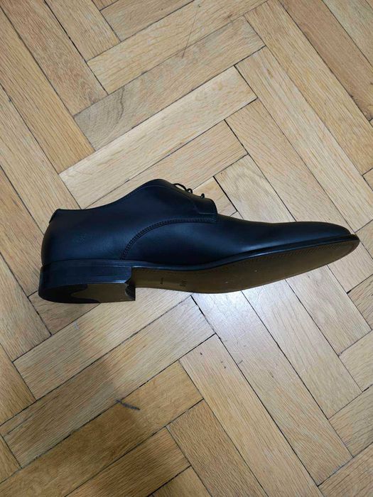 Мъжки официални обувки Hugo Boss размер 42. Като нови.