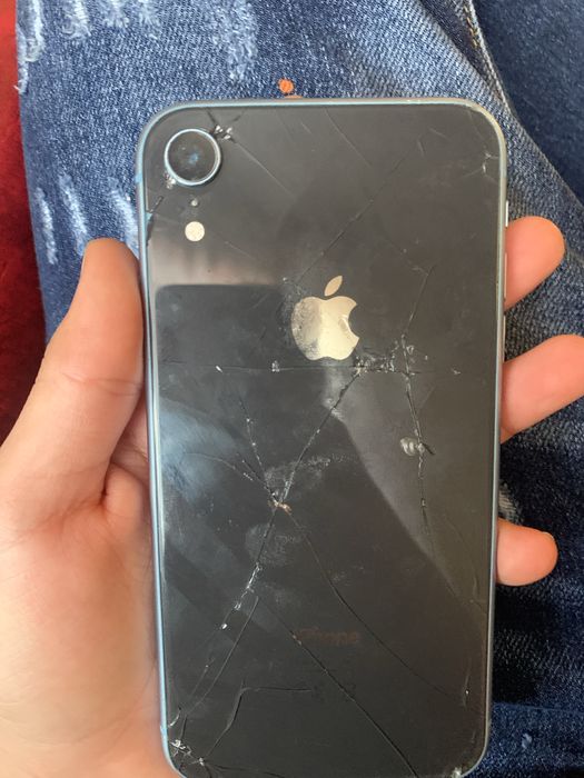 Vand iphone Xr pe piese sau totul complet