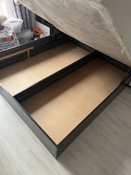 Спалня с матрак и  механизъм с място за багаж 164/190см.